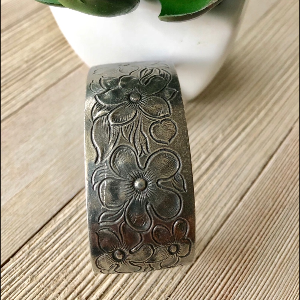 SALISBURY PEWTER Cuff Bracelet - Picture 2 of 6